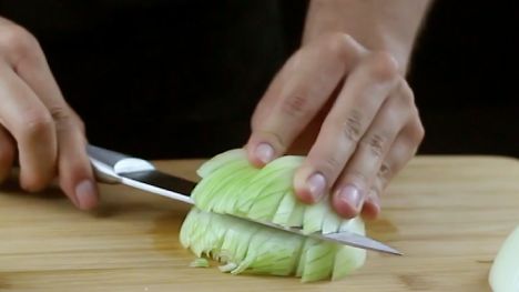 ¿Como cortar una cebolla en cuadritos?